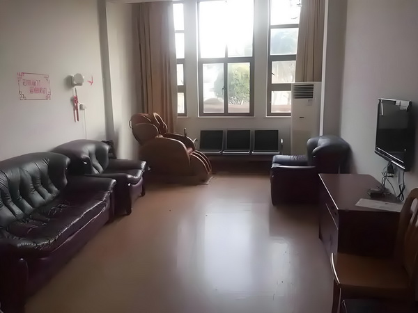 芳草凄凄不了情